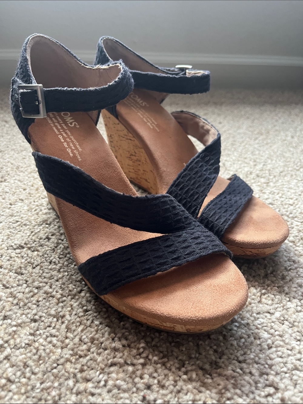 TOMS Clarissa Strappy Wedge Sandals in Black, Size 7.5